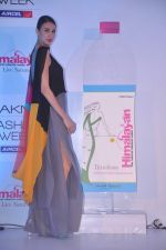 Alecia Raut at the launch of Lakme Timeless collection  in Taj Land_s End on 24th July 2012 (8).JPG