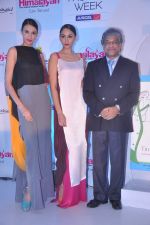 Alecia Raut at the launch of Lakme Timeless collection  in Taj Land_s End on 24th July 2012 (9).JPG