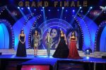 Genelia D Souza, Vishal Malhotra at the Finale of UTVstars Lux The Chosen One on 25th July 2012 (13).jpg