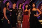 Karisma Kapoor, Genelia D Souza at the Finale of UTVstars Lux The Chosen One on 25th July 2012 (13).jpg
