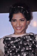 Sonam Kapoor at Ave 29 Event Gallery Opening in Hughes Road on 27th July 2012 (154).JPG