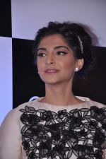 Sonam Kapoor at Ave 29 Event Gallery Opening in Hughes Road on 27th July 2012 (165).JPG