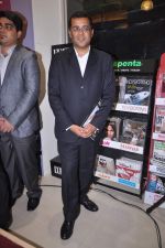 Chetan Bhagat at Mercedez Benz magazine anniversary issue launch in Crossword,Mumbai on 30th July 2012 (93).JPG
