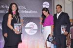 Malaika Arora Khan,Shobha De,Chetan Bhagat at Mercedez Benz magazine anniversary issue launch in Crossword,Mumbai on 30th July 2012 (39).JPG