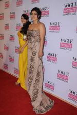 Kajol,Tanisha Mukherjee at Vogue Beauty Awards in Mumbai on 1st Aug 2012 (232).JPG