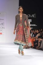 Model walk the ramp for nandita thirani and payal singhal show at Lakme Fashion Week Day 1 on 3rd Aug 2012 (19).JPG