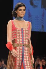 Model walk the ramp for nandita thirani and payal singhal show at Lakme Fashion Week Day 1 on 3rd Aug 2012 (24).JPG