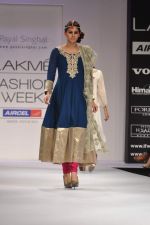 Model walk the ramp for nandita thirani and payal singhal show at Lakme Fashion Week Day 1 on 3rd Aug 2012 (64).JPG