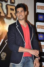 Siddharth Malhotra at Student of the Year first look in PVR on 2nd Aug 2012 (374).JPG