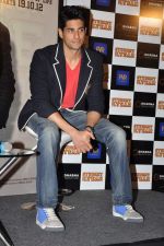 Siddharth Malhotra at Student of the Year first look in PVR on 2nd Aug 2012 (379).JPG