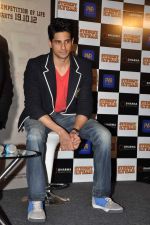 Siddharth Malhotra at Student of the Year first look in PVR on 2nd Aug 2012 (380).JPG