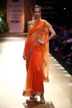 Model walk the ramp for Pallavi Jaikishan show at Lakme Fashion Week Day 1 on 3rd Aug 2012 (102).JPG