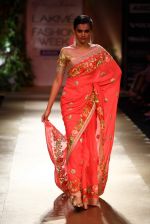 Model walk the ramp for Pallavi Jaikishan show at Lakme Fashion Week Day 1 on 3rd Aug 2012 (92).JPG