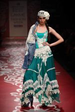 Model walk the ramp for Ritu Beri show at Lakme Fashion Week Day 1 on 3rd Aug 2012 (82).JPG