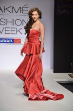 Isha Sharwani walk the ramp for Sonakshi Raaj Talent Box show at Lakme Fashion Week Day 2 on 4th Aug 2012 (8).JPG