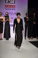 Mandira Bedi walk the ramp for So Fake Talent Box show at Lakme Fashion Week Day 2 on 4th Aug 2012 (2).JPG