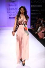 Model walk the ramp for Babita Malkani show at Lakme Fashion Week Day 2 on 4th Aug 2012 (27).JPG