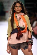 Model walk the ramp for Babita Malkani show at Lakme Fashion Week Day 2 on 4th Aug 2012 (35).JPG