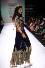 Model walk the ramp for Babita Malkani show at Lakme Fashion Week Day 2 on 4th Aug 2012 (36).JPG