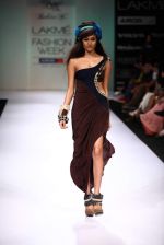 Model walk the ramp for Babita Malkani show at Lakme Fashion Week Day 2 on 4th Aug 2012 (38).JPG