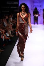 Model walk the ramp for Babita Malkani show at Lakme Fashion Week Day 2 on 4th Aug 2012 (4).JPG