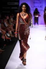 Model walk the ramp for Babita Malkani show at Lakme Fashion Week Day 2 on 4th Aug 2012 (5).JPG