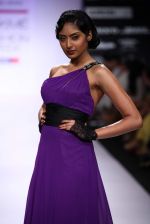 Model walk the ramp for Komal Sood, Pernia Qureshi show at Lakme Fashion Week Day 2 on 4th Aug 2012 (106).JPG