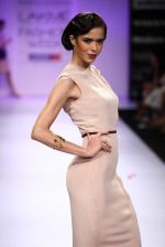 Model walk the ramp for Komal Sood, Pernia Qureshi show at Lakme Fashion Week Day 2 on 4th Aug 2012 (138).JPG