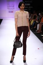 Model walk the ramp for Komal Sood, Pernia Qureshi show at Lakme Fashion Week Day 2 on 4th Aug 2012 (142).JPG