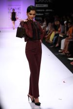 Model walk the ramp for Komal Sood, Pernia Qureshi show at Lakme Fashion Week Day 2 on 4th Aug 2012 (150).JPG