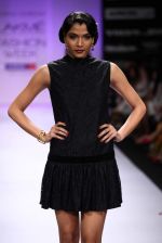Model walk the ramp for Komal Sood, Pernia Qureshi show at Lakme Fashion Week Day 2 on 4th Aug 2012 (152).JPG