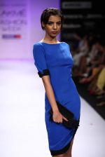 Model walk the ramp for Komal Sood, Pernia Qureshi show at Lakme Fashion Week Day 2 on 4th Aug 2012 (163).JPG