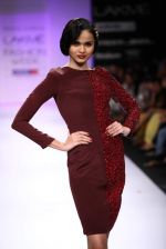 Model walk the ramp for Komal Sood, Pernia Qureshi show at Lakme Fashion Week Day 2 on 4th Aug 2012 (170).JPG