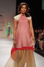 Model walk the ramp for Mayank and Shraddha Nigam show at Lakme Fashion Week Day 3 on 5th Aug 2012 (30).JPG