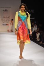 Model walk the ramp for Mayank and Shraddha Nigam show at Lakme Fashion Week Day 3 on 5th Aug 2012 (5).JPG