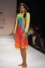 Model walk the ramp for Mayank and Shraddha Nigam show at Lakme Fashion Week Day 3 on 5th Aug 2012 (6).JPG