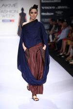 Model walk the ramp for Shift,Payal Khandwala,Roma Narsinghani show at Lakme Fashion Week Day 2 on 4th Aug 2012 (142).JPG