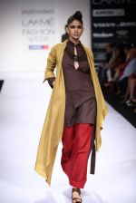 Model walk the ramp for Shift,Payal Khandwala,Roma Narsinghani show at Lakme Fashion Week Day 2 on 4th Aug 2012 (158).JPG