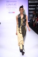 Model walk the ramp for Shift,Payal Khandwala,Roma Narsinghani show at Lakme Fashion Week Day 2 on 4th Aug 2012 (184).JPG