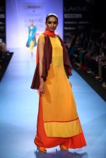 Model walk the ramp for Wendell Rodericks show at Lakme Fashion Week Day 2 on 4th Aug 2012 (10).JPG