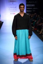 Model walk the ramp for Wendell Rodericks show at Lakme Fashion Week Day 2 on 4th Aug 2012 (15).JPG