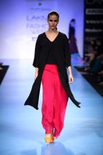 Model walk the ramp for Wendell Rodericks show at Lakme Fashion Week Day 2 on 4th Aug 2012 (20).JPG