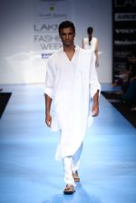 Model walk the ramp for Wendell Rodericks show at Lakme Fashion Week Day 2 on 4th Aug 2012 (36).JPG