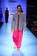 Model walk the ramp for Wendell Rodericks show at Lakme Fashion Week Day 2 on 4th Aug 2012 (67).JPG