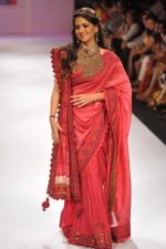 Shaina NC walk the ramp for Shruti Sancheti show at Lakme Fashion Week Day 3 on 5th Aug 2012 (52).JPG