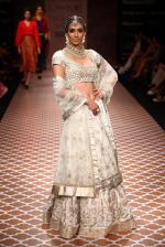 preeti Desai walk the ramp for Anita Dongre show at Lakme Fashion Week Day 3 on 5th Aug 2012 (20).JPG