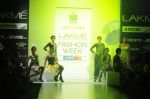 Model walk the ramp for Archana Kocchar show at Lakme Fashion Week 2012 Day 5 in Grand Hyatt on 7th Aug 2012 (3).JPG