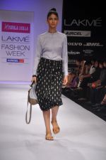 Model walk the ramp for Nishka Lulla show at LFW 2012 Day 5 in Grand Hyatt on 7th Aug 2012 (24).JPG