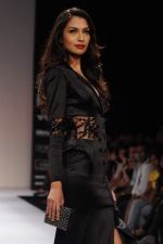 Model walk the ramp for Rajat Tangri show at Lakme Fashion Week 2012 Day 5 in Grand Hyatt on 7th Aug 2012 (60).JPG