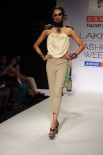 Model walk the ramp for Saurabh Kant Talent Box show at Lakme Fashion Week 2012 Day 5 in Grand Hyatt on 7th Aug 2012 (81).JPG